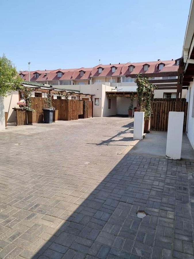 Eazy Sleep Accommodation Суакопмунд Екстериор снимка